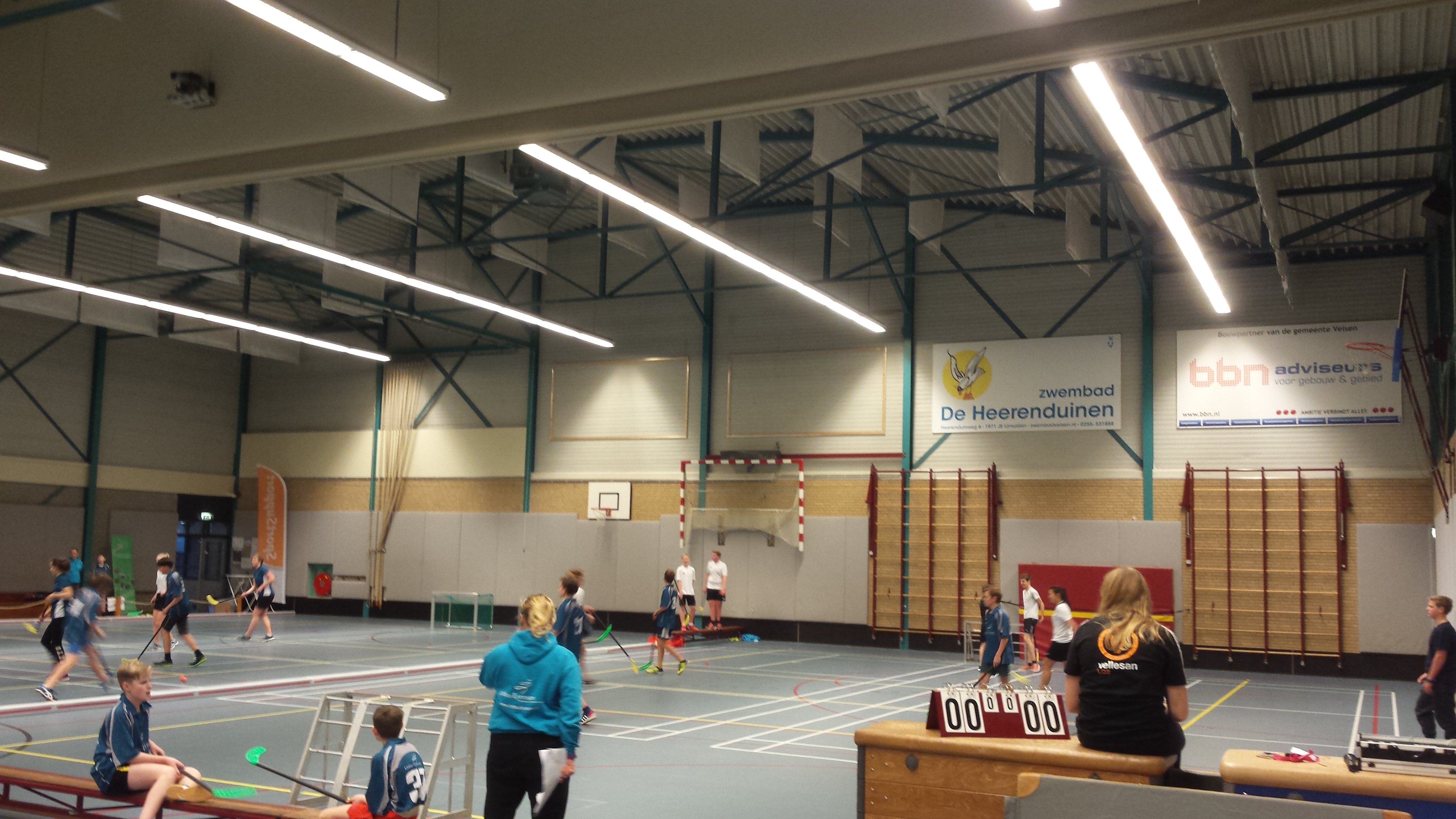 Schoolhockeytoernooi voortgezet onderwijs gem. Velsen erg geslaagd